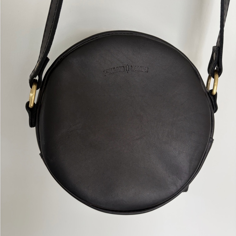 💐 Folklore Circle Crossbody Bag - Portland Leather - Picture 2 of 3